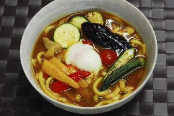 夏野菜で食べる！カレーうどん