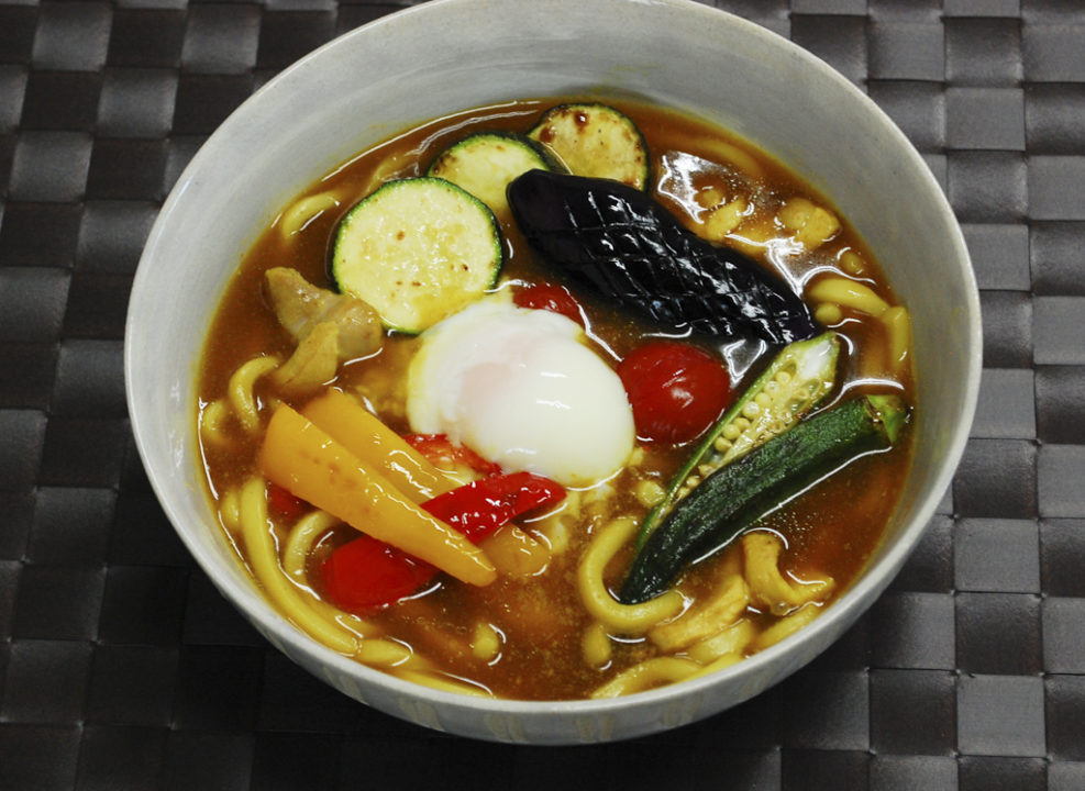 夏野菜で食べる！カレーうどん