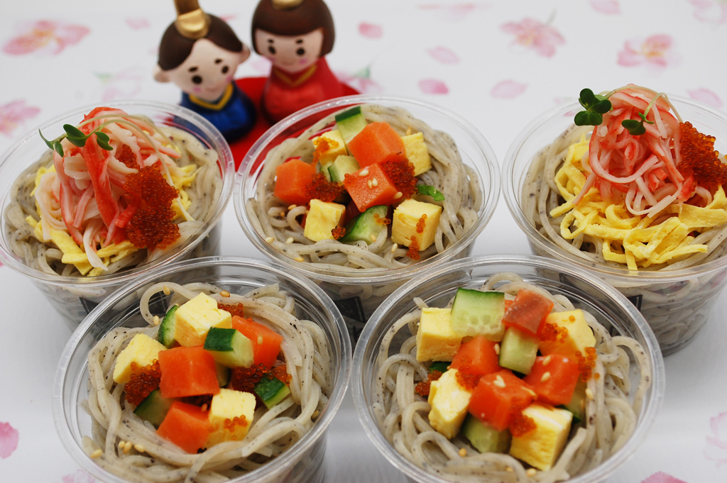 ひなまつりパーティに カップちらしそば 味のふれあい 菊水 めんコミュニケーション 北の麺自慢