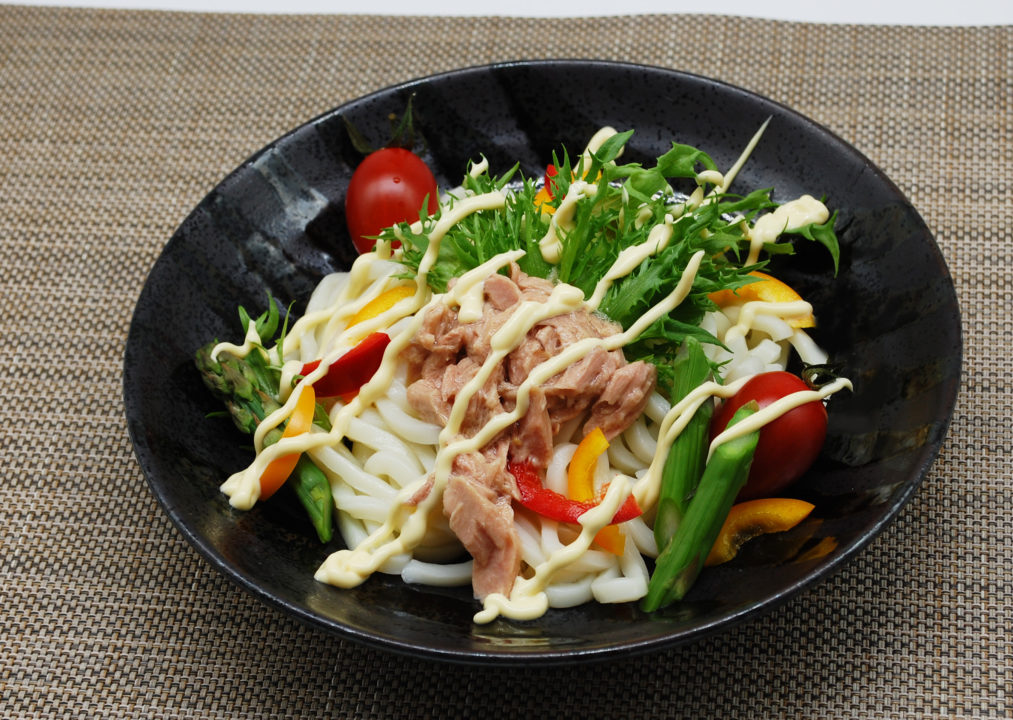 レンジで簡単！ツナマヨサラダうどん