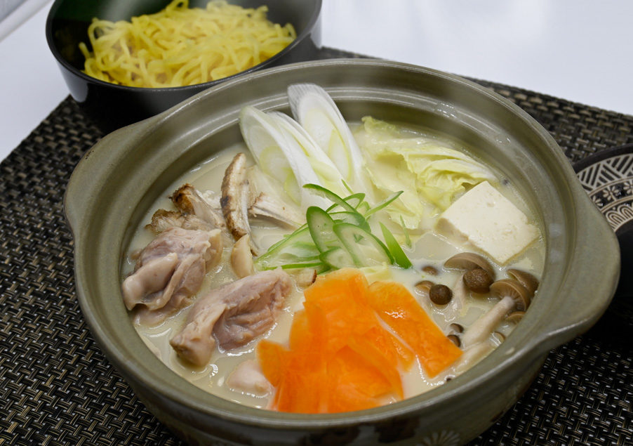 ラーメンスープでつくる鶏白湯鍋