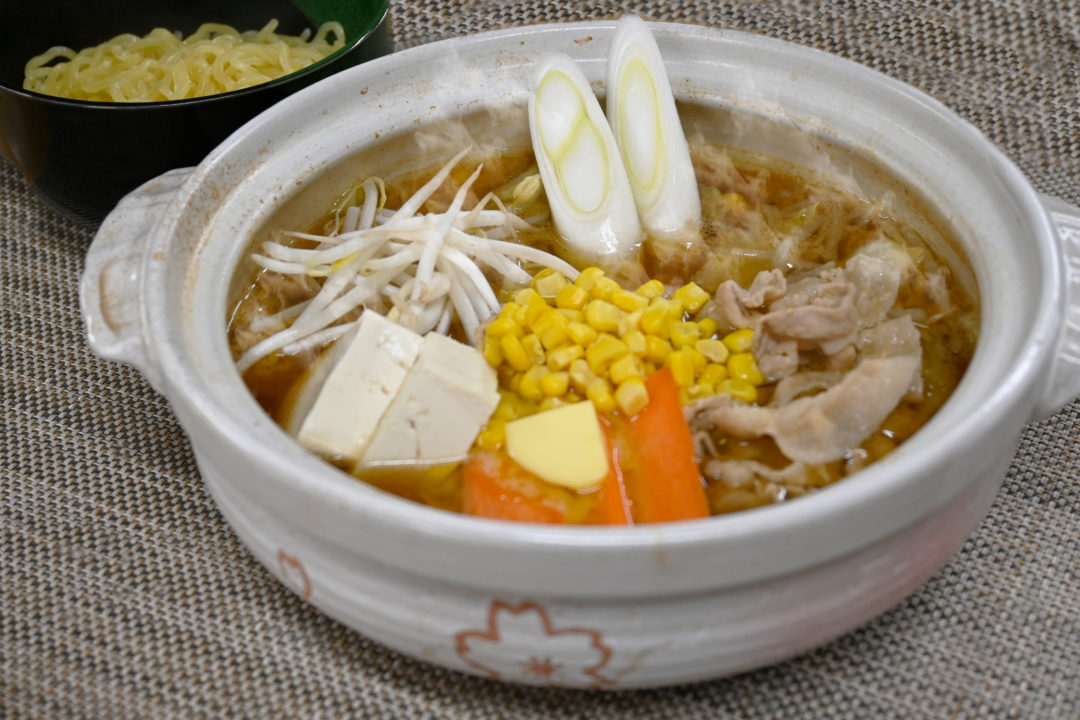 ラーメンスープでつくるバター味噌鍋