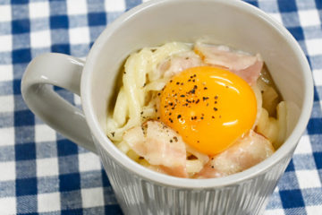 マグカップうどん　レンジでカルボナーラ